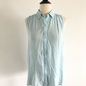 GAP Light Blue Sleeveless Button Down Shirt size Small